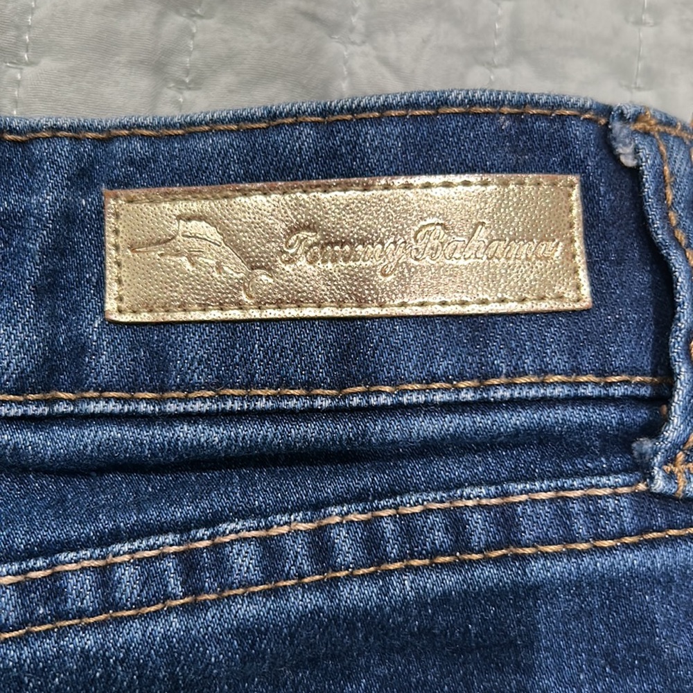 Cute Tommy Bahama denim shorts - Picture 3 of 4